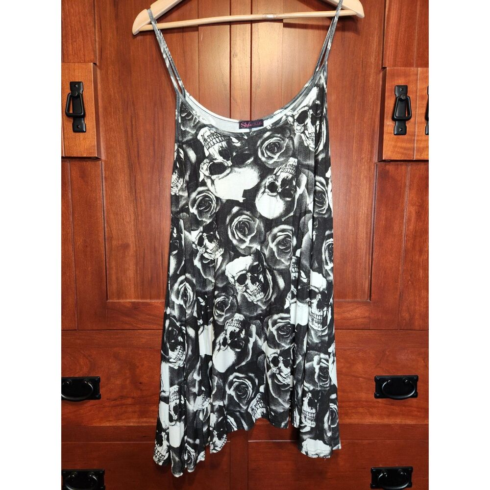 StylePlus Skull and Roses Tank Top Black & White Women's Size XL